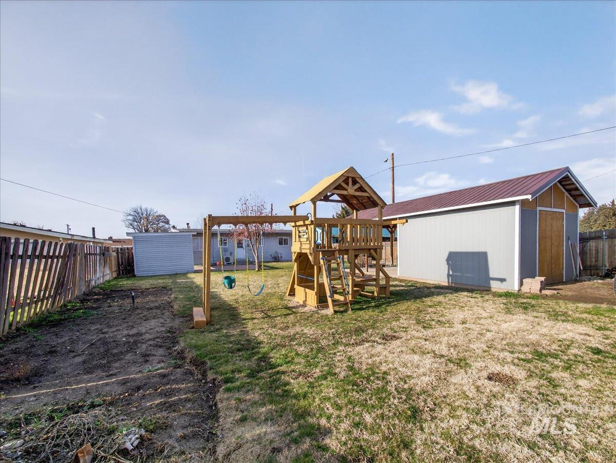 518 S Minnesota Ave, Fruitland, Idaho 83619, 3 Bedrooms, 1 Bathroom, Residential For Sale, Price $299,990,MLS 98971905