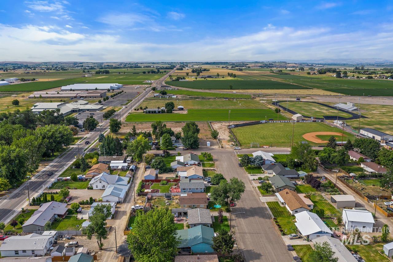 518 S Minnesota Ave, Fruitland, Idaho 83619, 3 Bedrooms, 1 Bathroom, Residential For Sale, Price $299,990,MLS 98971905