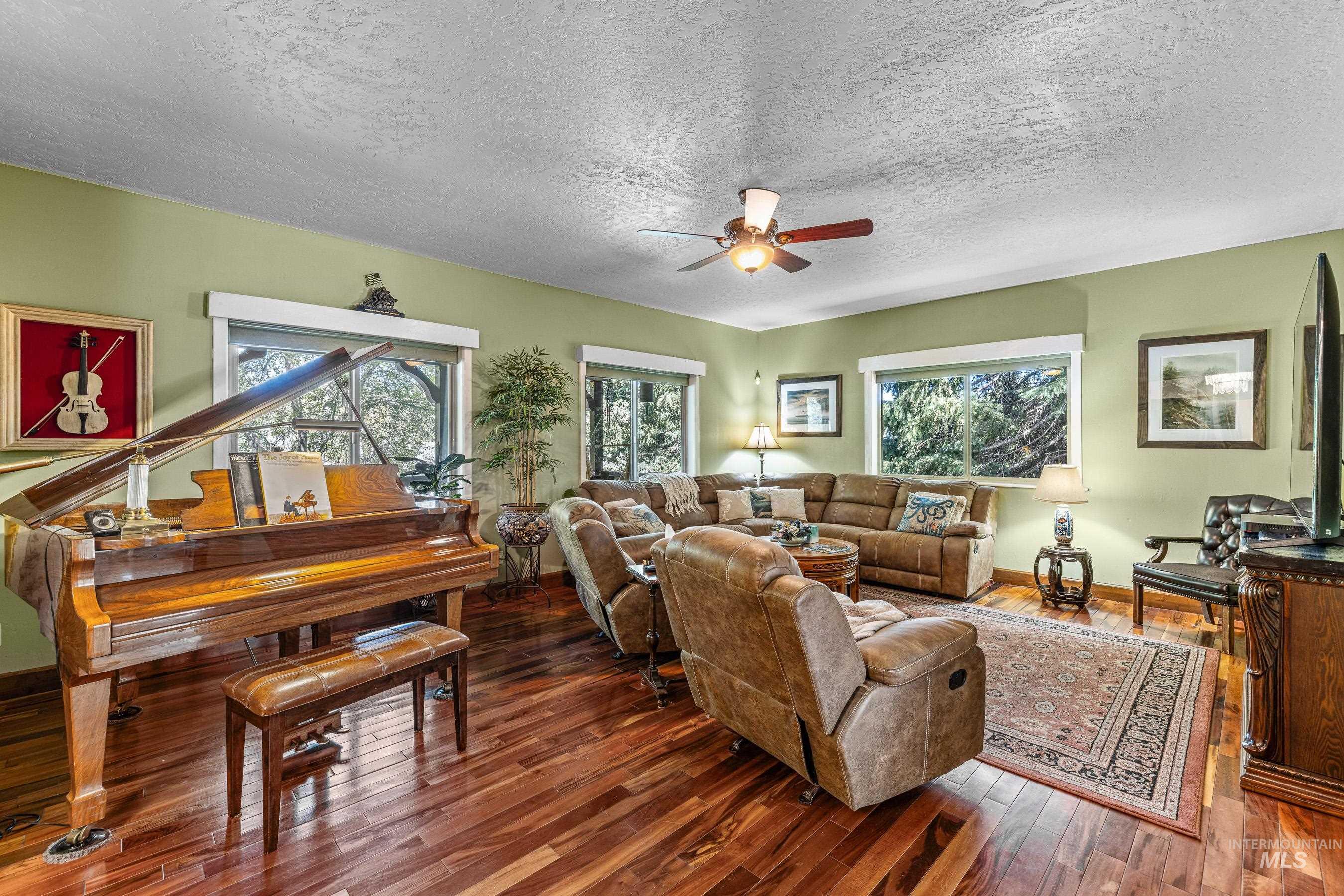 911 Davis Avenue, McCall, Idaho 83638, 5 Bedrooms, 2.5 Bathrooms, Residential For Sale, Price $1,249,000,MLS 98971906