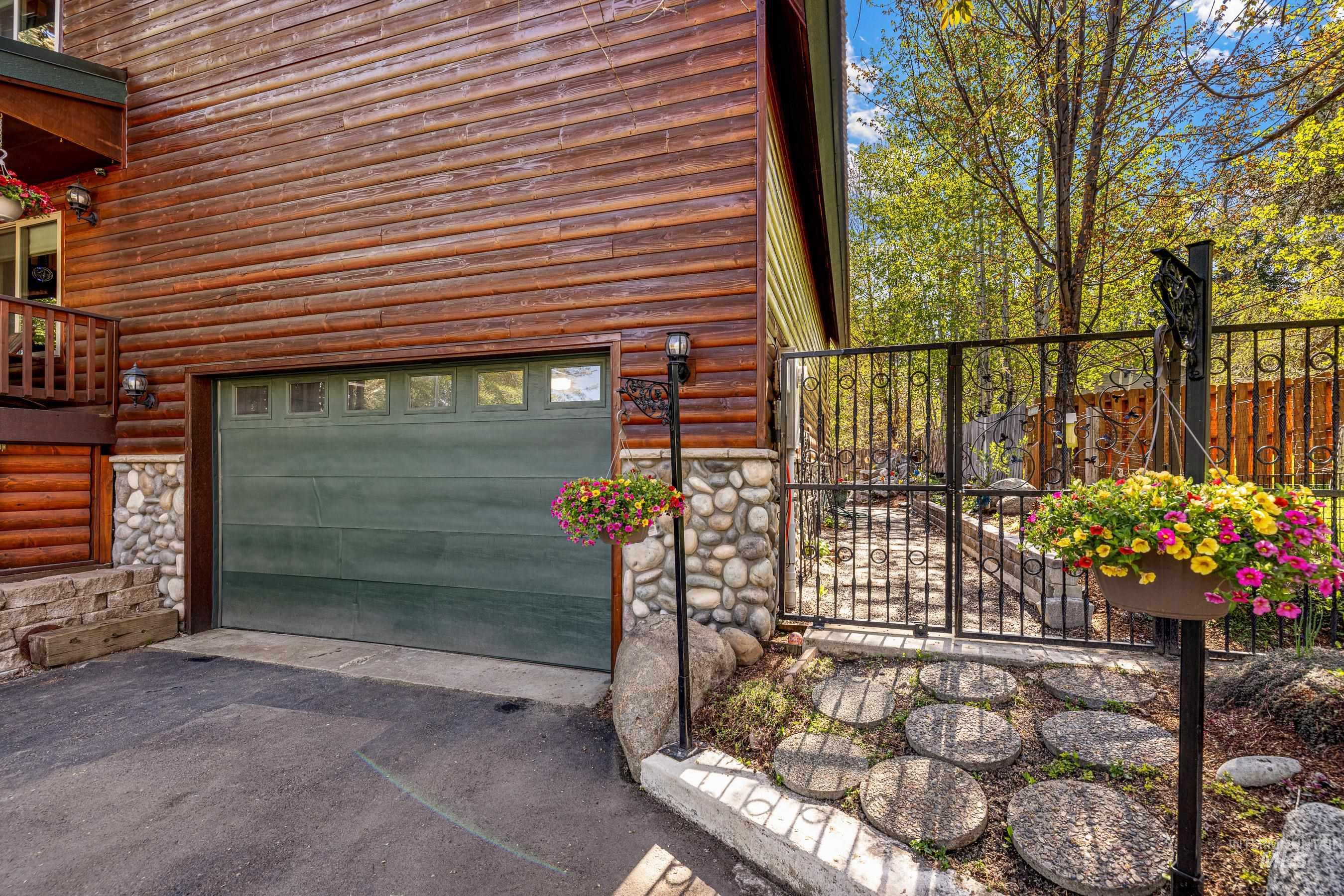 911 Davis Avenue, McCall, Idaho 83638, 5 Bedrooms, 2.5 Bathrooms, Residential For Sale, Price $1,249,000,MLS 98971906