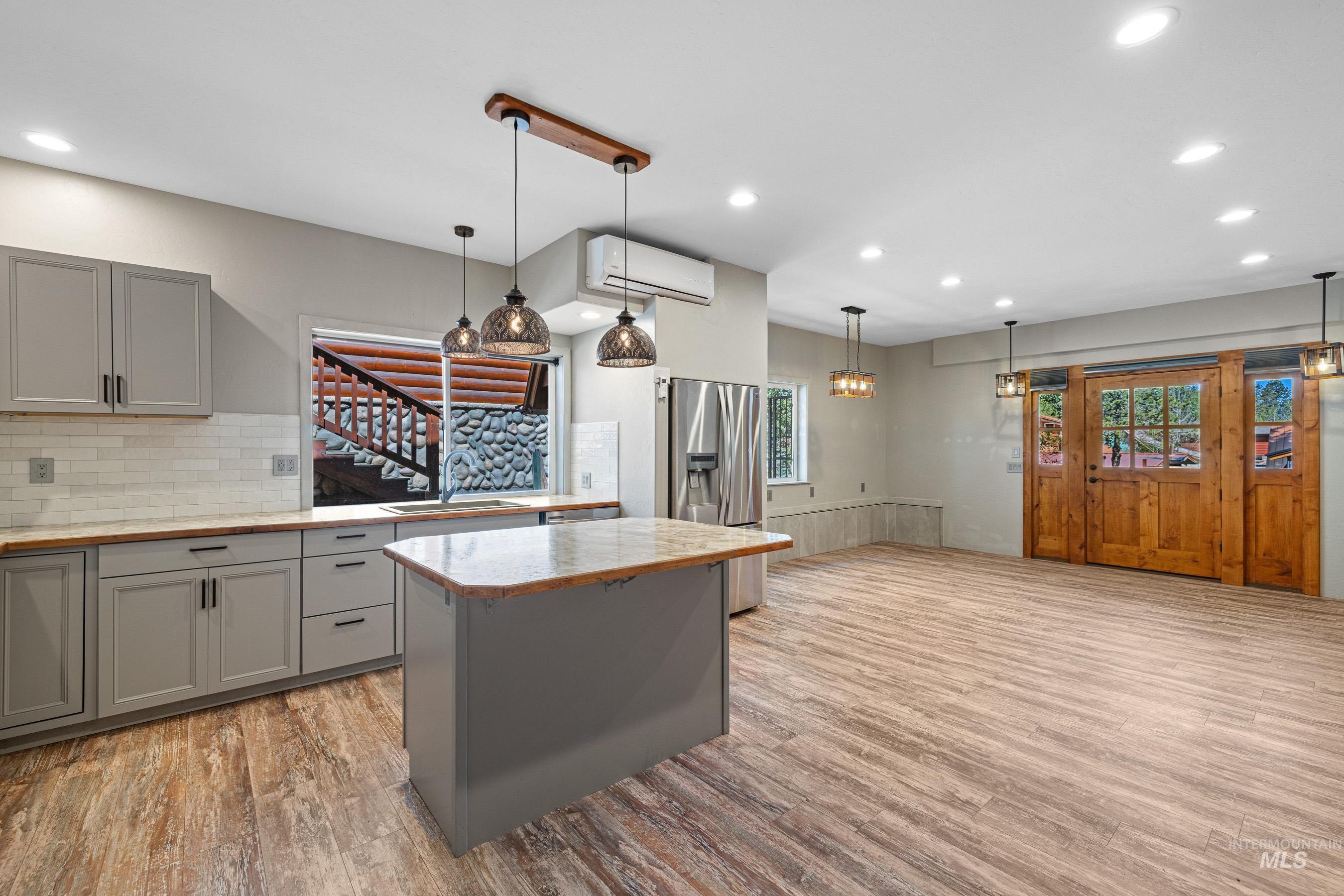 911 Davis Avenue, McCall, Idaho 83638, 5 Bedrooms, 2.5 Bathrooms, Residential For Sale, Price $1,249,000,MLS 98971906