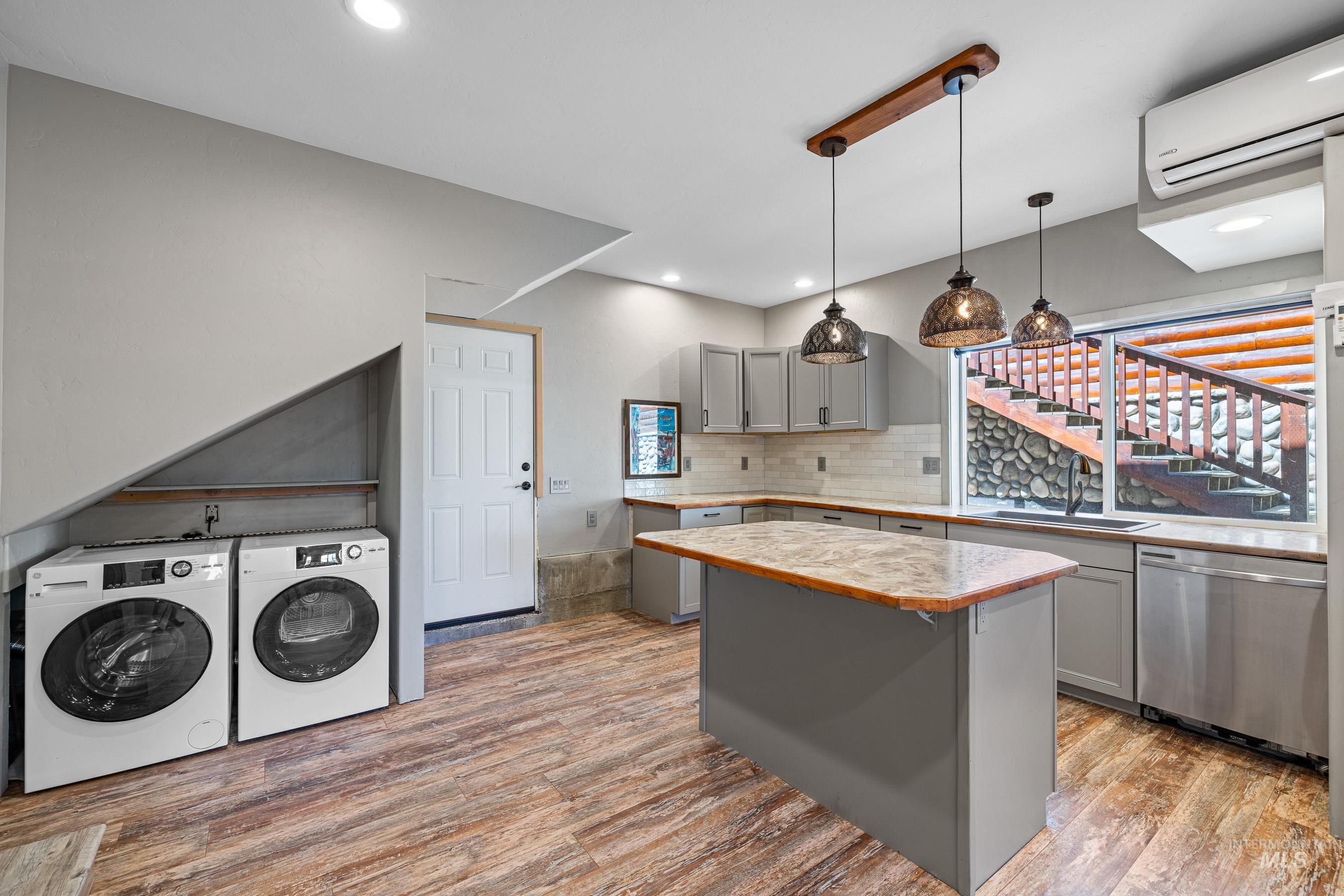 911 Davis Avenue, McCall, Idaho 83638, 5 Bedrooms, 2.5 Bathrooms, Residential For Sale, Price $1,249,000,MLS 98971906