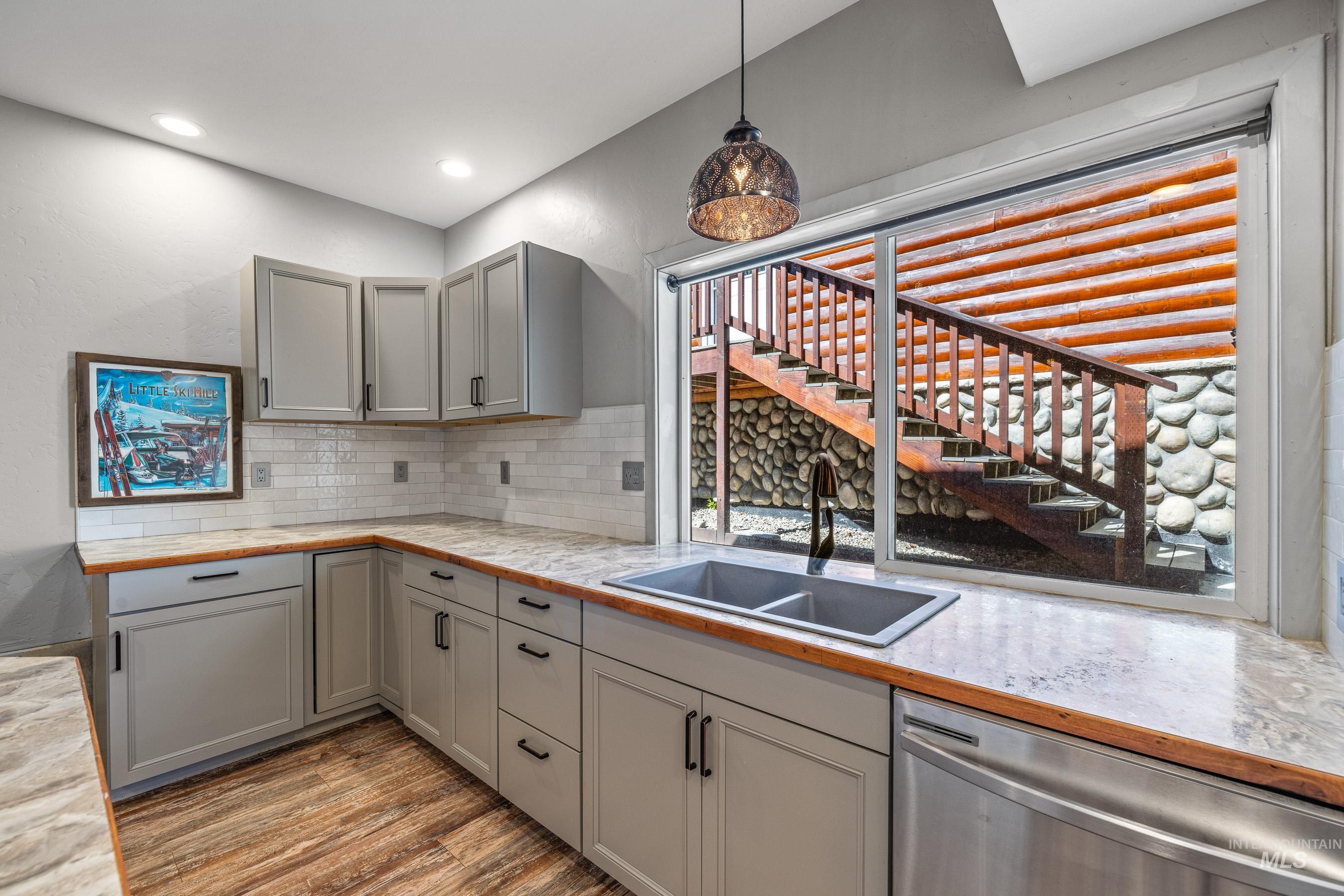 911 Davis Avenue, McCall, Idaho 83638, 5 Bedrooms, 2.5 Bathrooms, Residential For Sale, Price $1,249,000,MLS 98971906