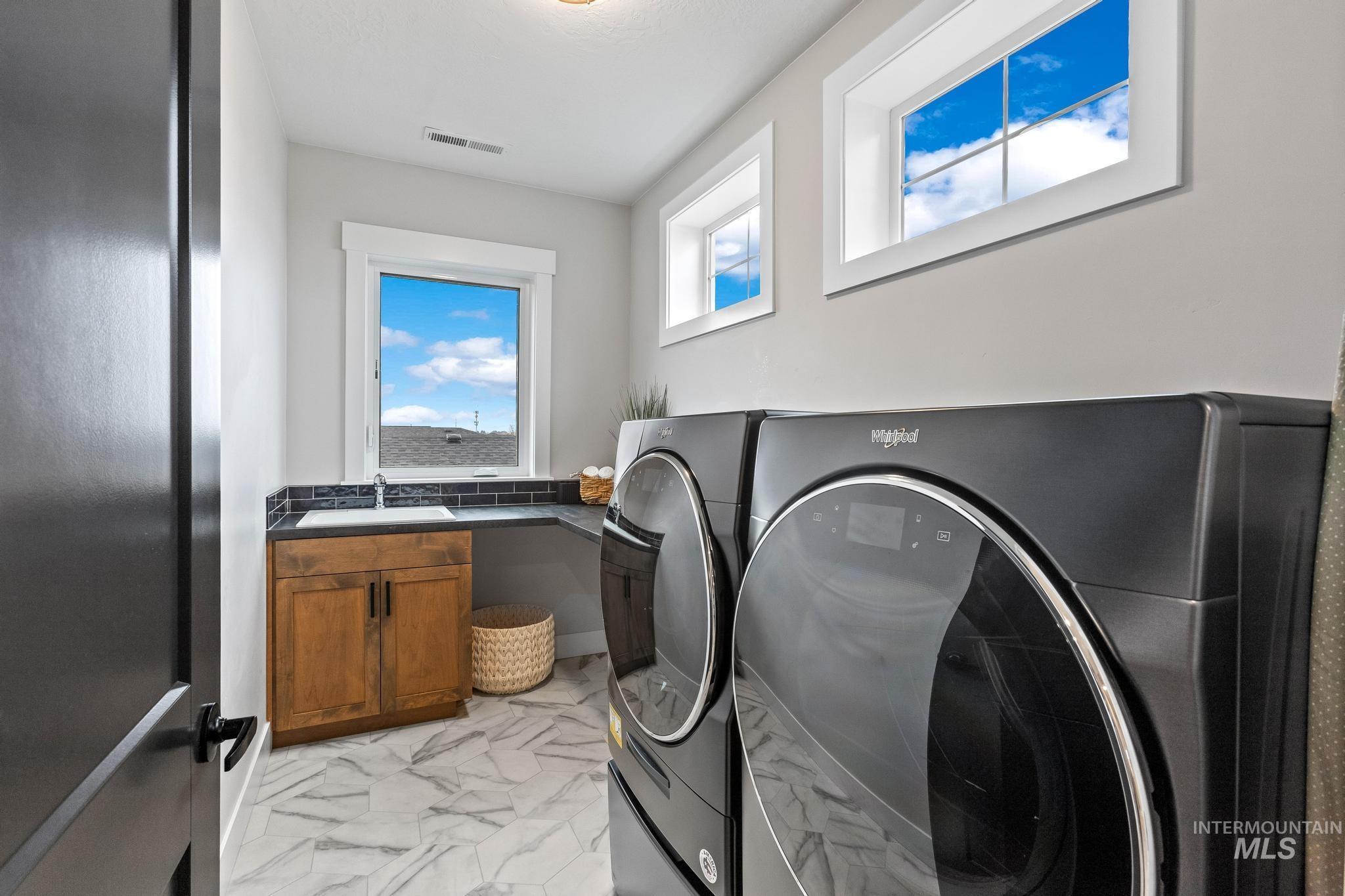 4026 E Cleary St, Meridian, Idaho 83642-8485, 4 Bedrooms, 2.5 Bathrooms, Residential For Sale, Price $798,900,MLS 98971907