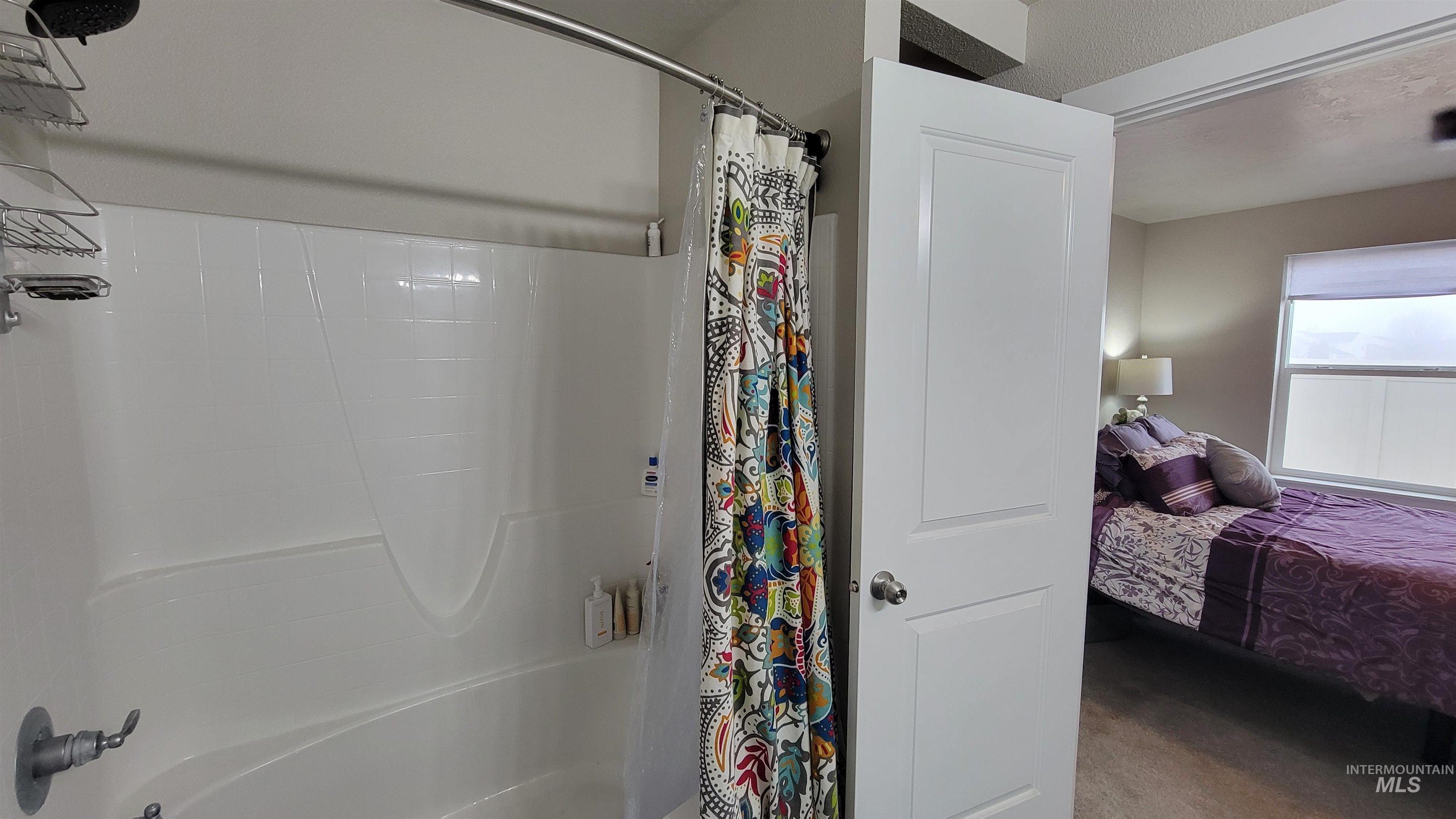 9088 W Bigwood Drive, Boise, Idaho 83709, 3 Bedrooms, 2 Bathrooms, Residential For Sale, Price $399,900,MLS 98971911