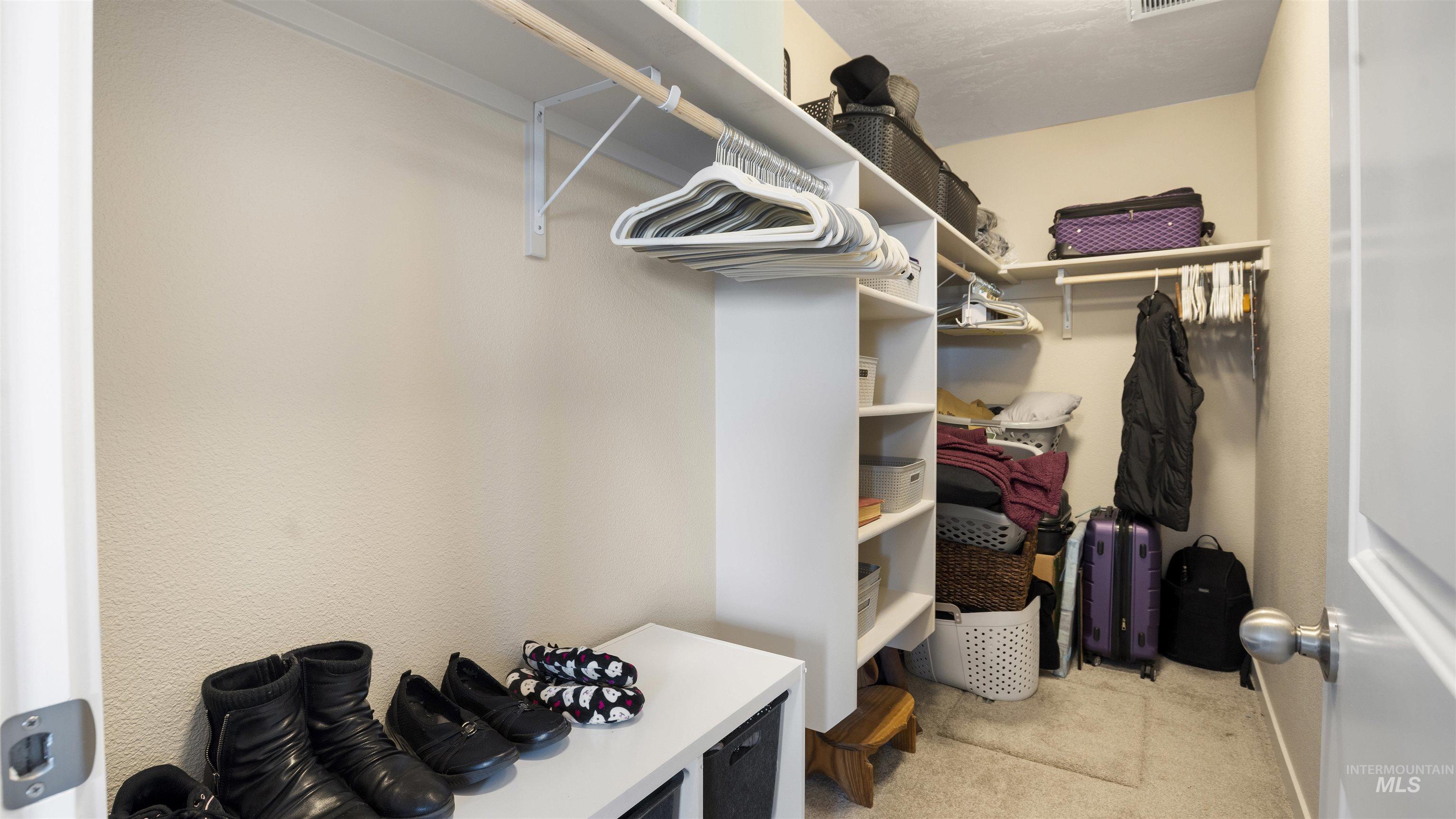 9088 W Bigwood Drive, Boise, Idaho 83709, 3 Bedrooms, 2 Bathrooms, Residential For Sale, Price $399,900,MLS 98971911