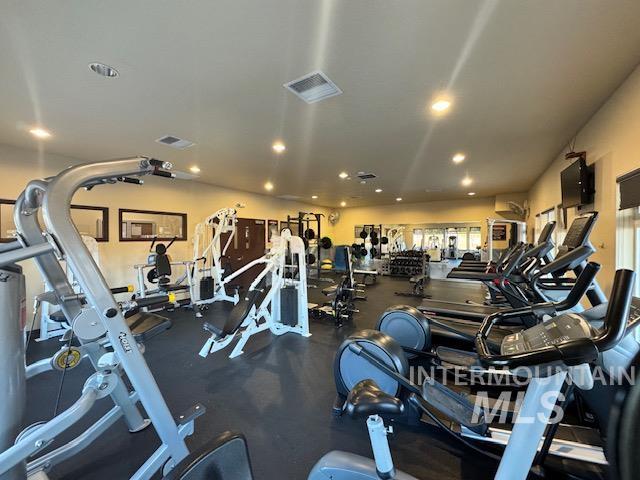 9088 W Bigwood Drive, Boise, Idaho 83709, 3 Bedrooms, 2 Bathrooms, Residential For Sale, Price $399,900,MLS 98971911