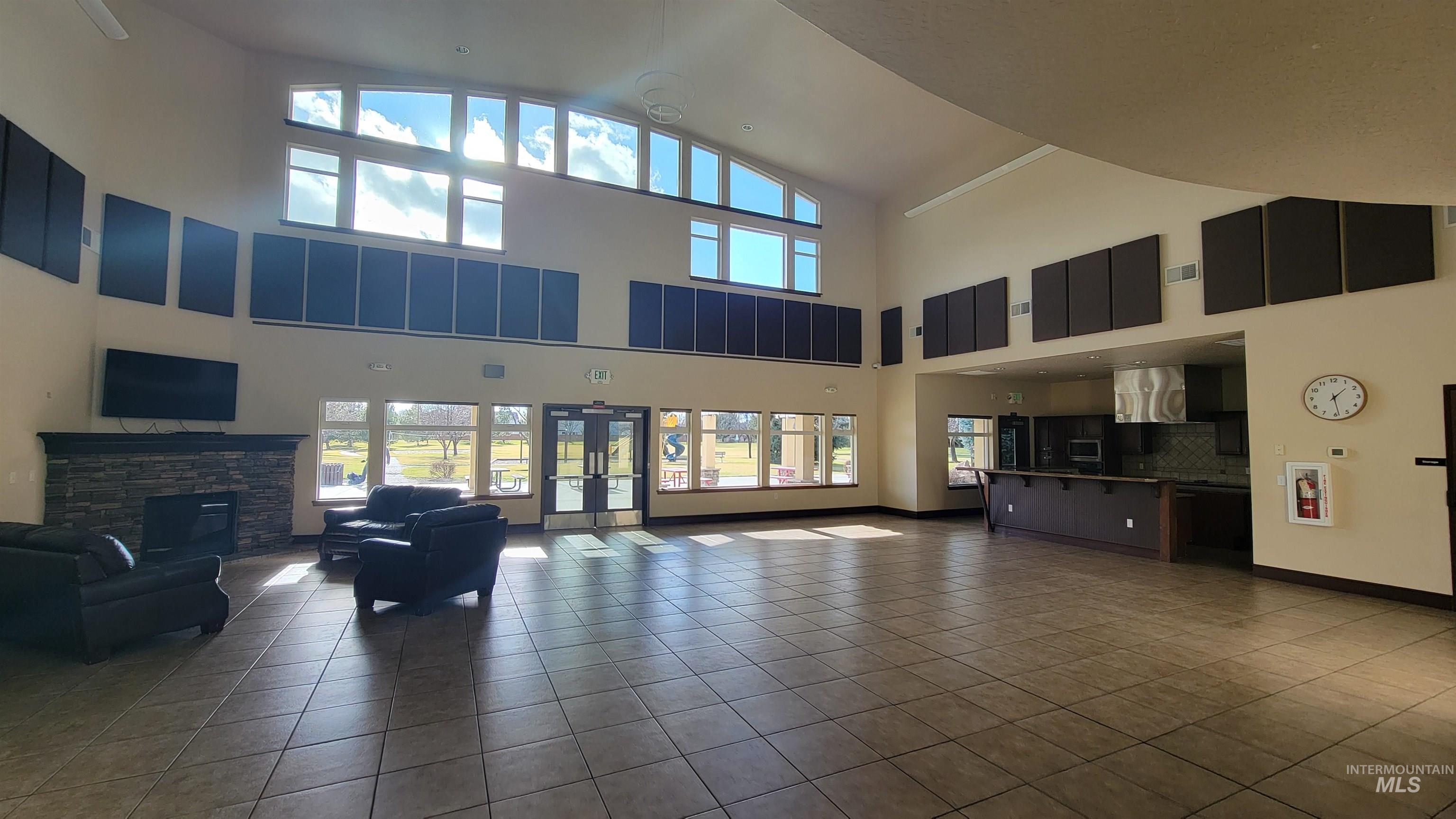 9088 W Bigwood Drive, Boise, Idaho 83709, 3 Bedrooms, 2 Bathrooms, Residential For Sale, Price $399,900,MLS 98971911