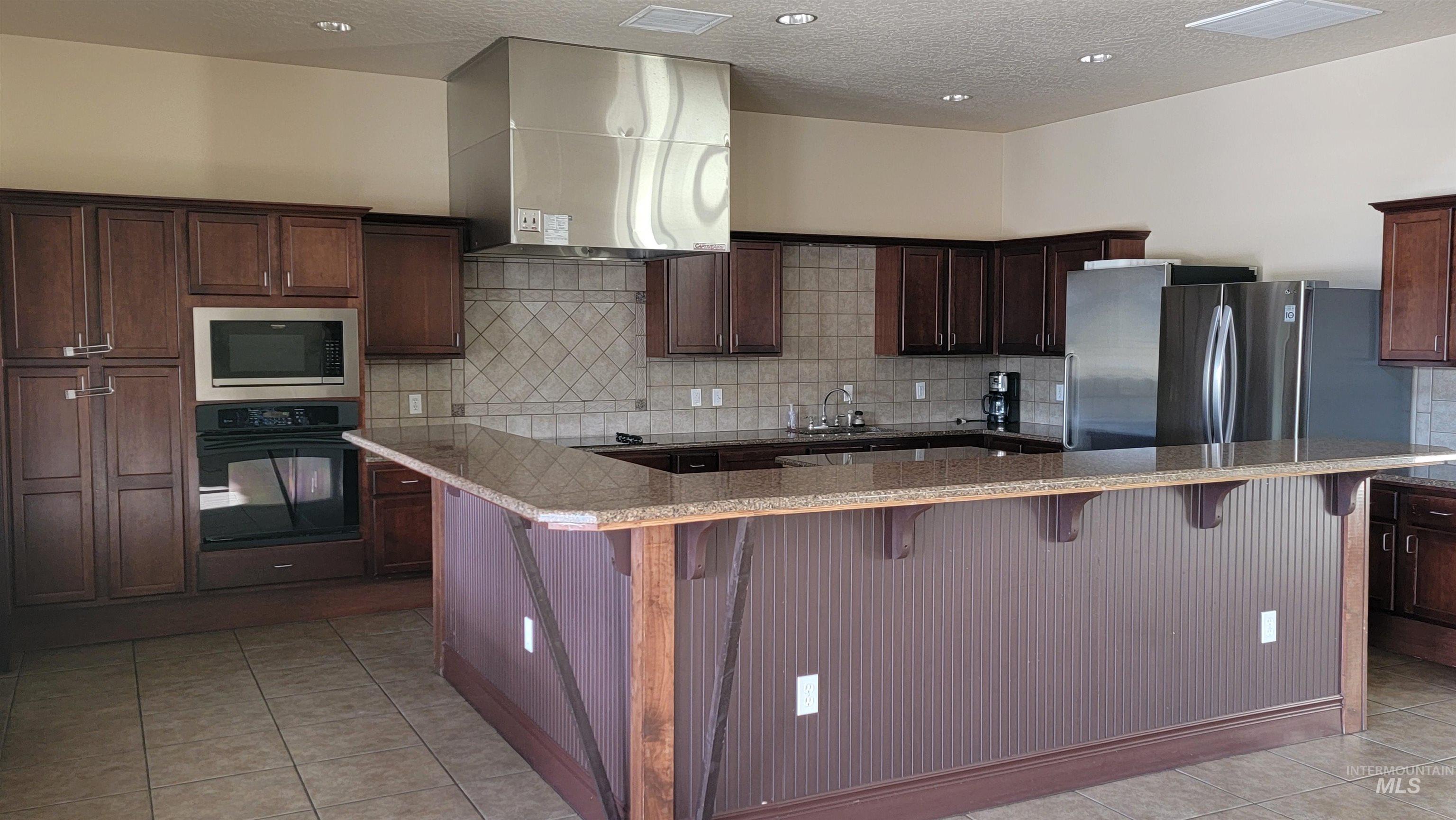 9088 W Bigwood Drive, Boise, Idaho 83709, 3 Bedrooms, 2 Bathrooms, Residential For Sale, Price $399,900,MLS 98971911