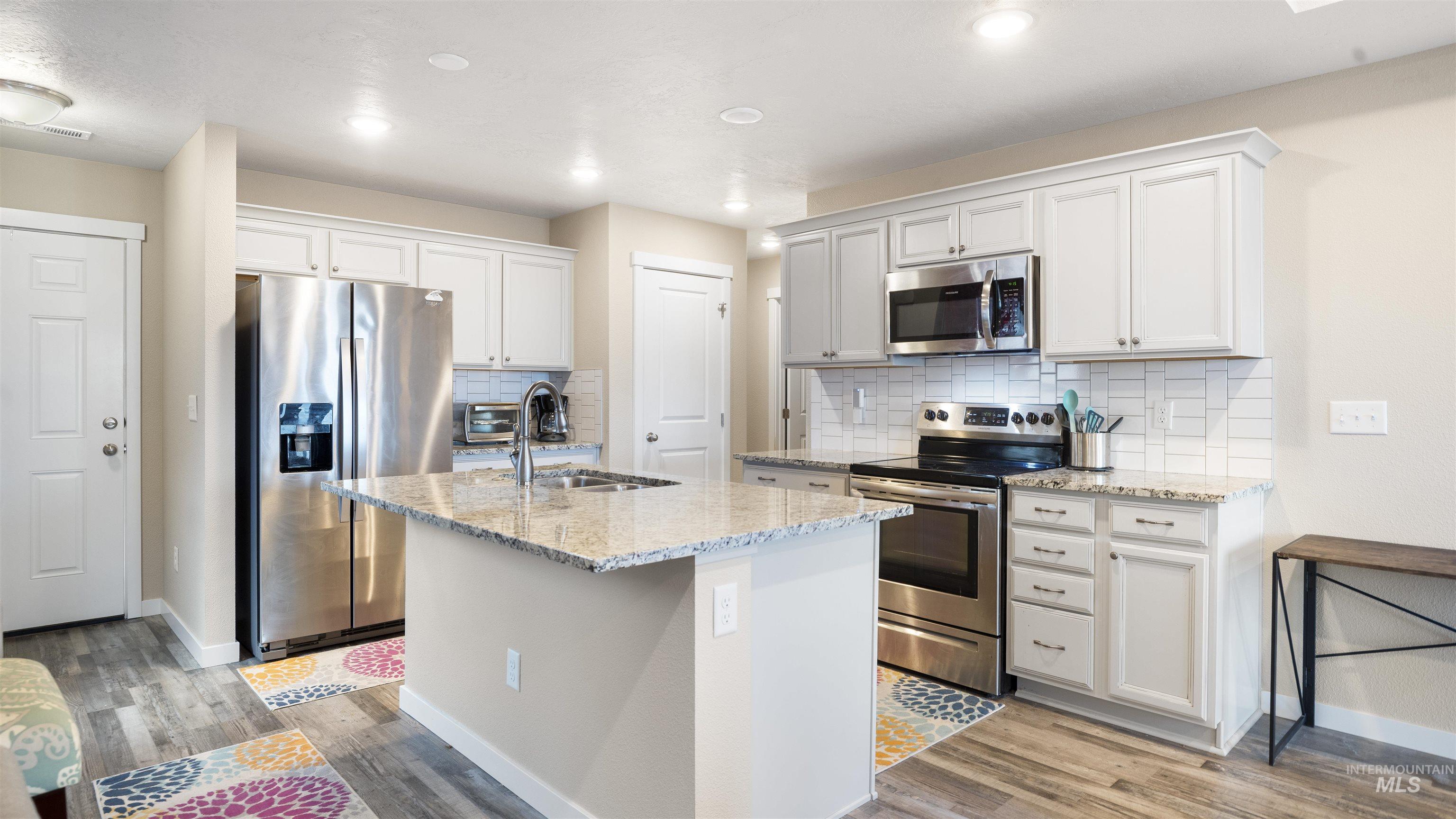 9088 W Bigwood Drive, Boise, Idaho 83709, 3 Bedrooms, 2 Bathrooms, Residential For Sale, Price $399,900,MLS 98971911