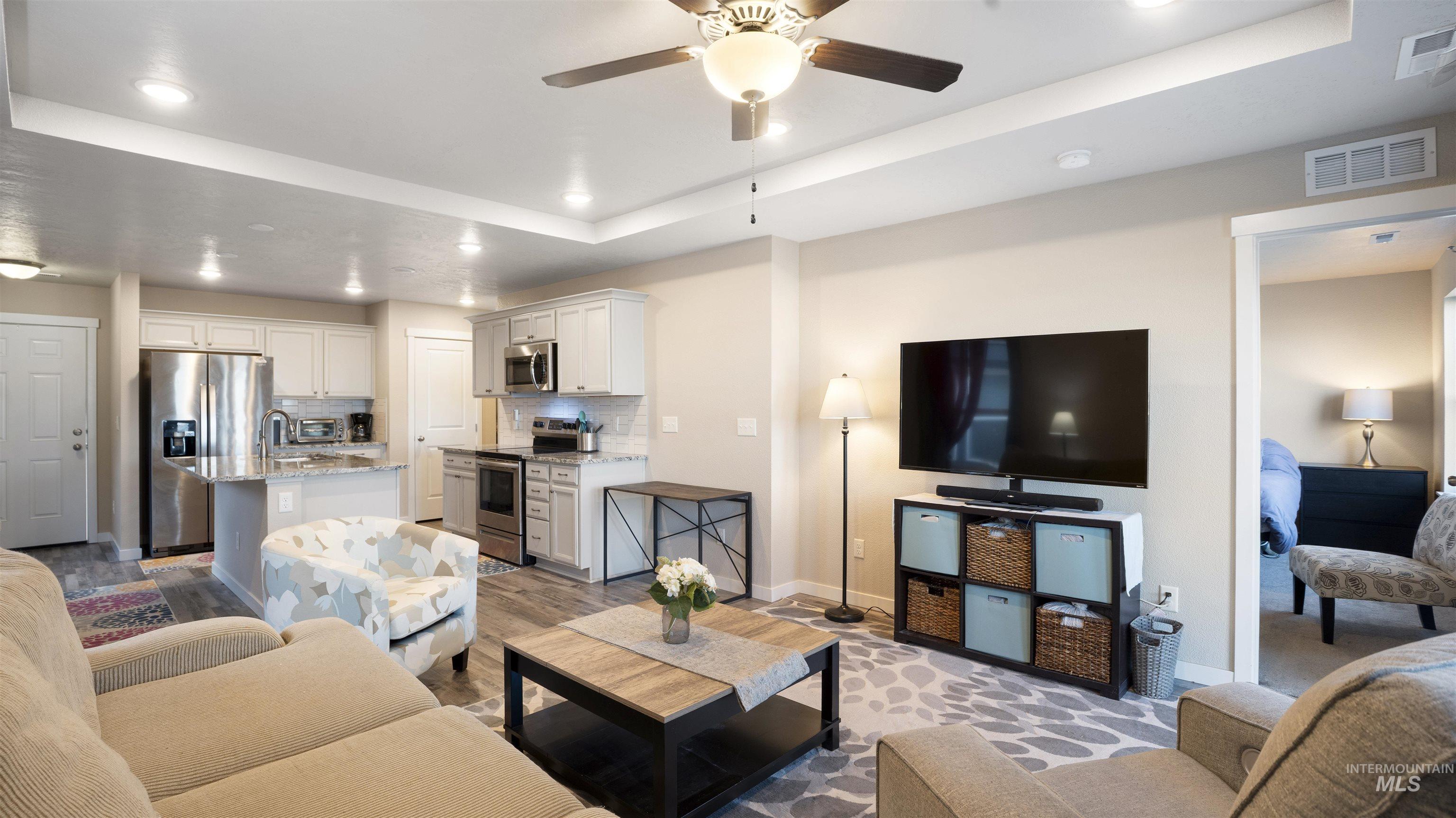 9088 W Bigwood Drive, Boise, Idaho 83709, 3 Bedrooms, 2 Bathrooms, Residential For Sale, Price $399,900,MLS 98971911