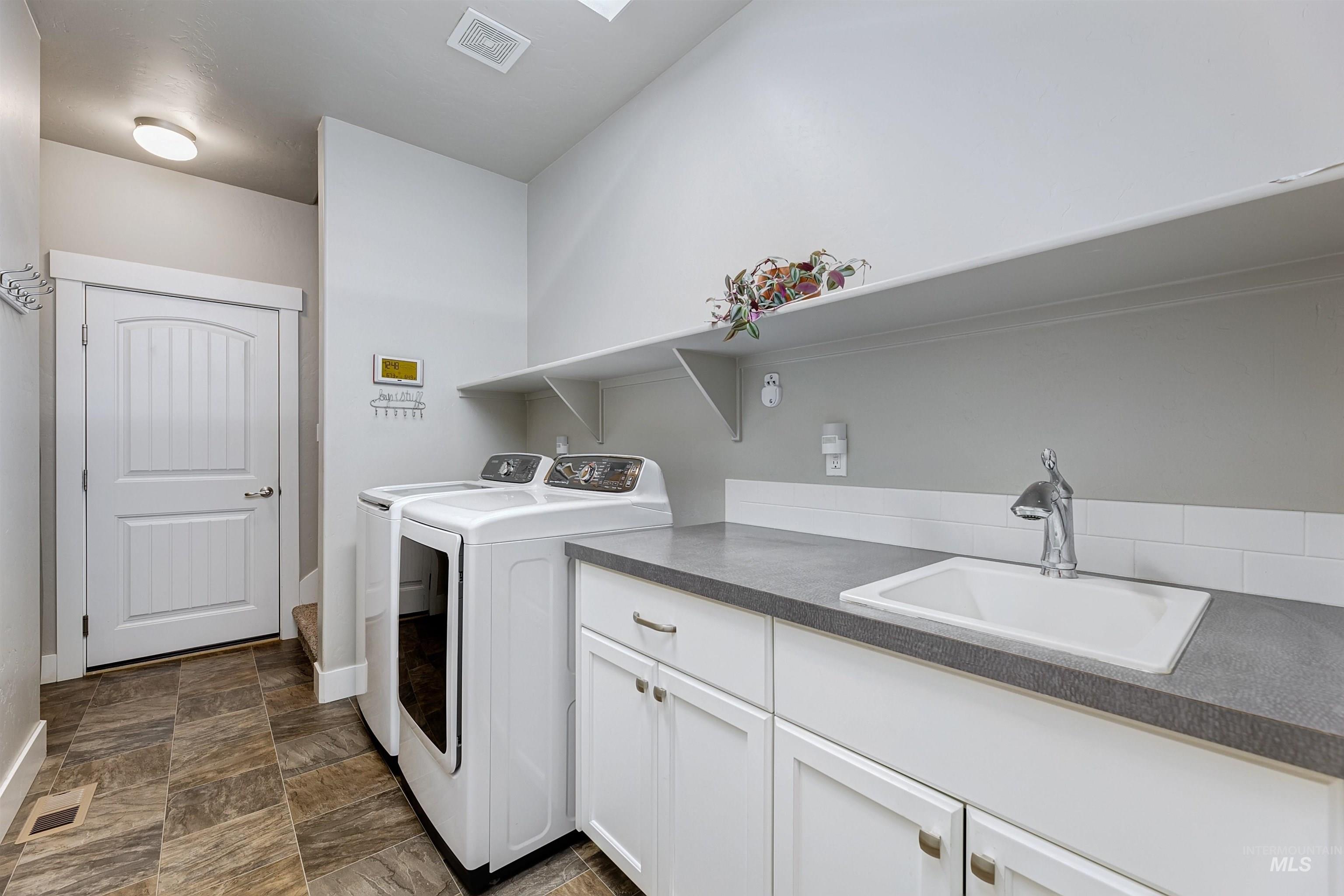 5286 W Torana Dr., Meridian, Idaho 83646, 3 Bedrooms, 2 Bathrooms, Residential For Sale, Price $699,000,MLS 98971912