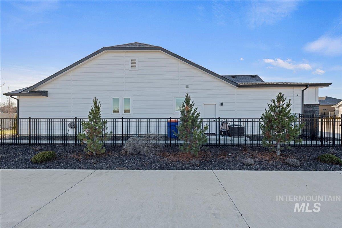 280 N Boulder Ridge Way, Eagle, Idaho 83616, 4 Bedrooms, 3 Bathrooms, Residential For Sale, Price $1,195,000,MLS 98971913