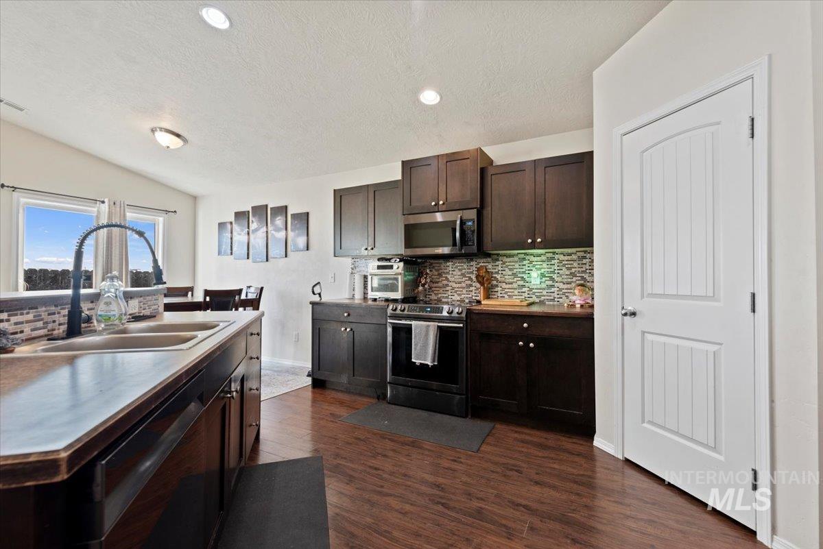 406 Bridgeport Ave, Caldwell, Idaho 83605, 4 Bedrooms, 2 Bathrooms, Residential For Sale, Price $360,000,MLS 98971916