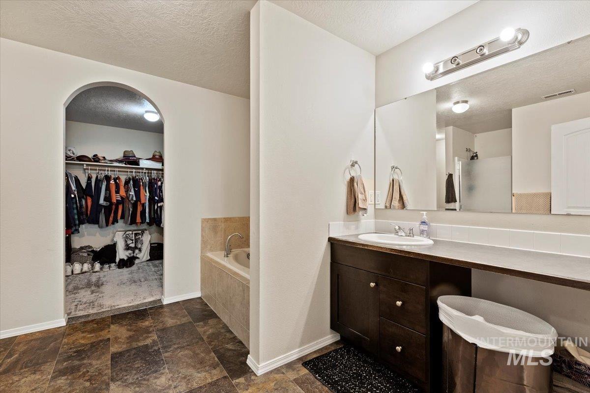 406 Bridgeport Ave, Caldwell, Idaho 83605, 4 Bedrooms, 2 Bathrooms, Residential For Sale, Price $360,000,MLS 98971916