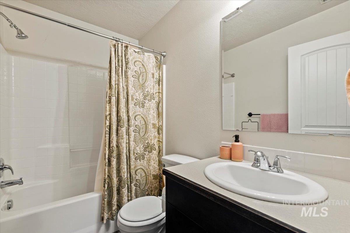 406 Bridgeport Ave, Caldwell, Idaho 83605, 4 Bedrooms, 2 Bathrooms, Residential For Sale, Price $360,000,MLS 98971916