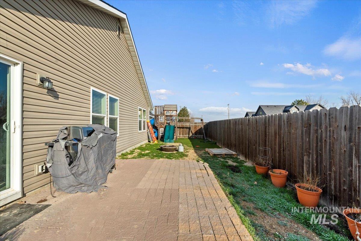 406 Bridgeport Ave, Caldwell, Idaho 83605, 4 Bedrooms, 2 Bathrooms, Residential For Sale, Price $360,000,MLS 98971916