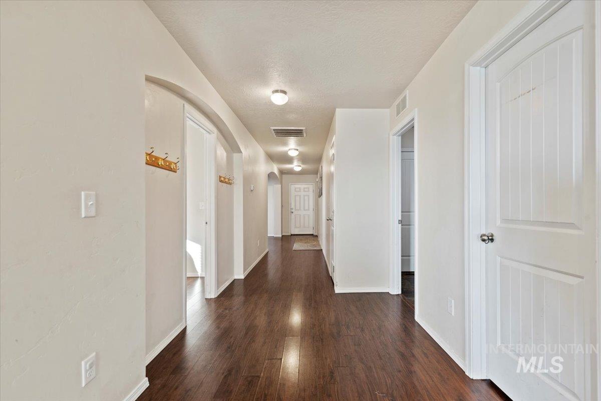 406 Bridgeport Ave, Caldwell, Idaho 83605, 4 Bedrooms, 2 Bathrooms, Residential For Sale, Price $360,000,MLS 98971916