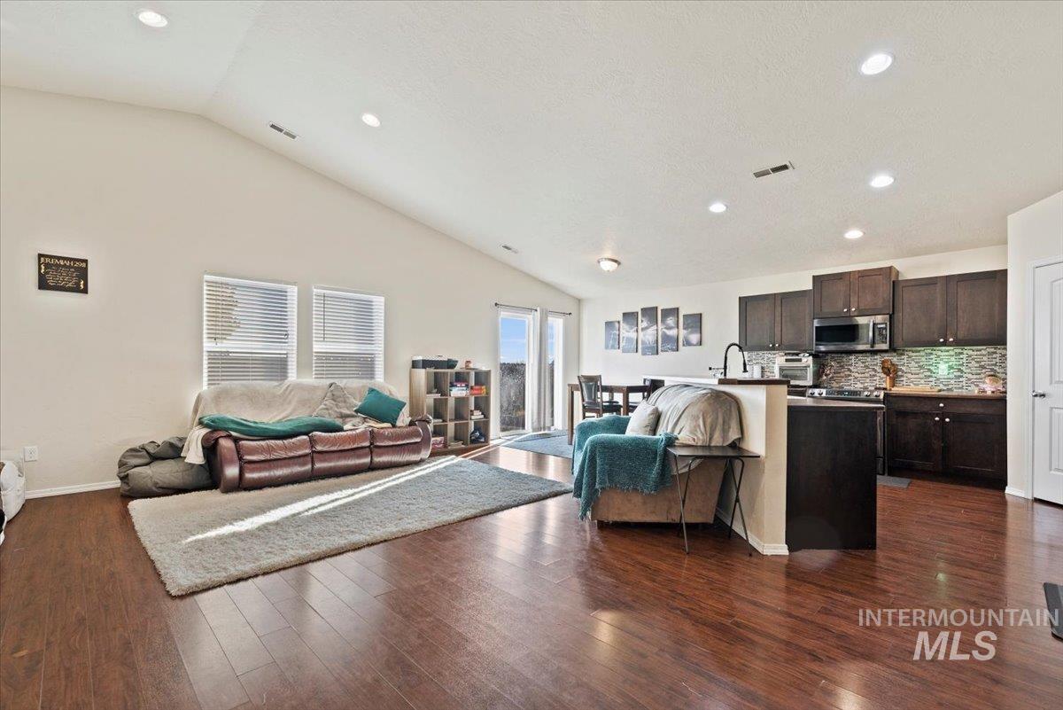 406 Bridgeport Ave, Caldwell, Idaho 83605, 4 Bedrooms, 2 Bathrooms, Residential For Sale, Price $360,000,MLS 98971916