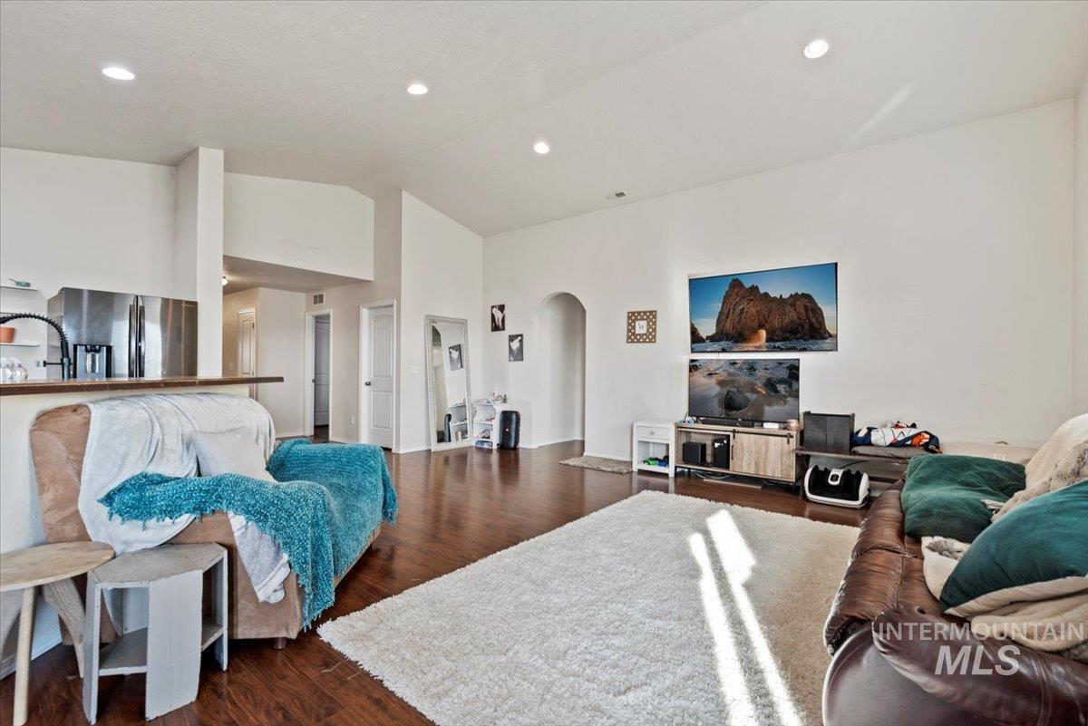 406 Bridgeport Ave, Caldwell, Idaho 83605, 4 Bedrooms, 2 Bathrooms, Residential For Sale, Price $360,000,MLS 98971916