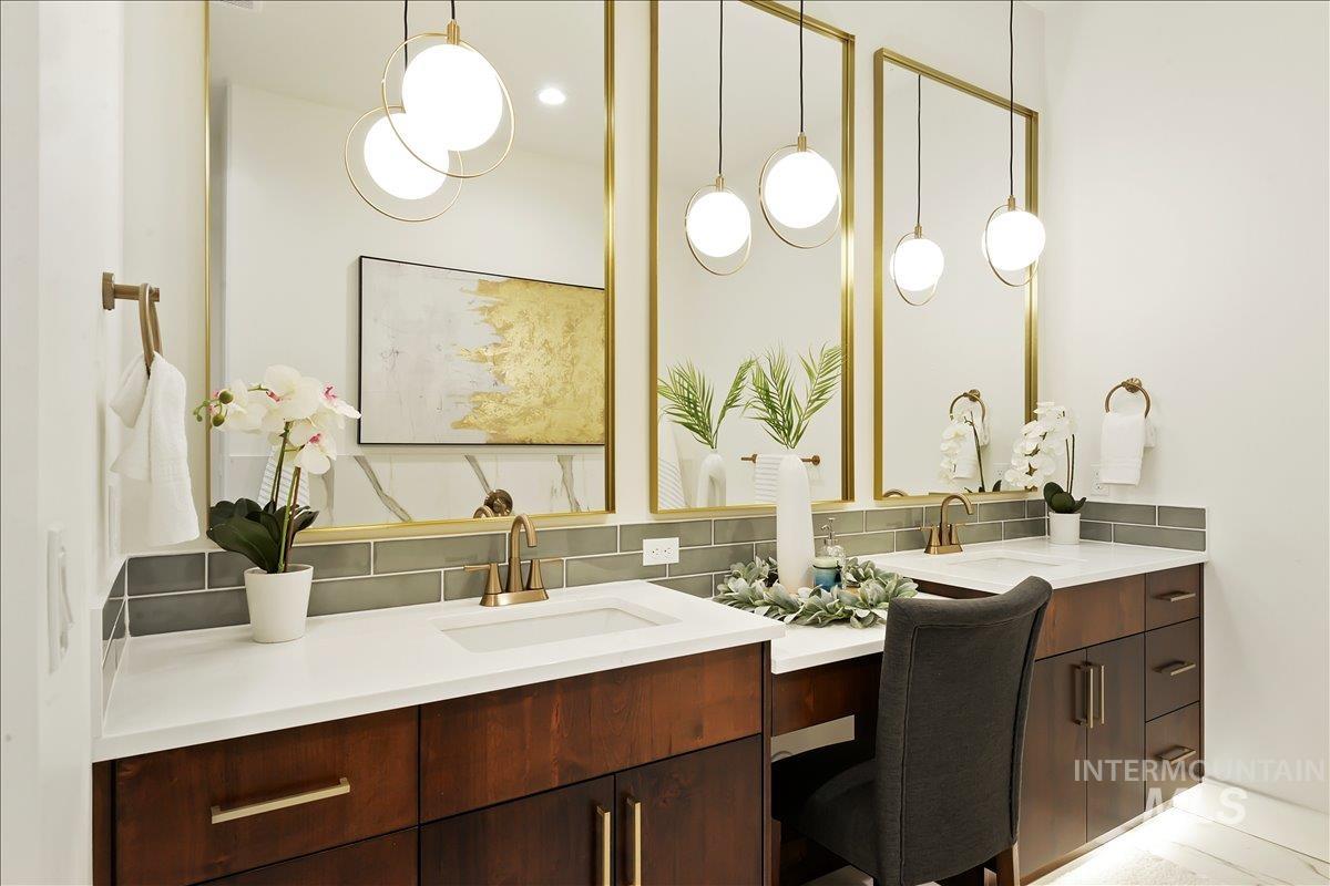 7633 W Lookout View Street, Meridian, Idaho 83646, 4 Bedrooms, 4 Bathrooms, Residential For Sale, Price $999,000,MLS 98971917