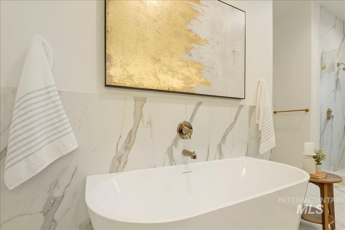 7633 W Lookout View Street, Meridian, Idaho 83646, 4 Bedrooms, 4 Bathrooms, Residential For Sale, Price $999,000,MLS 98971917