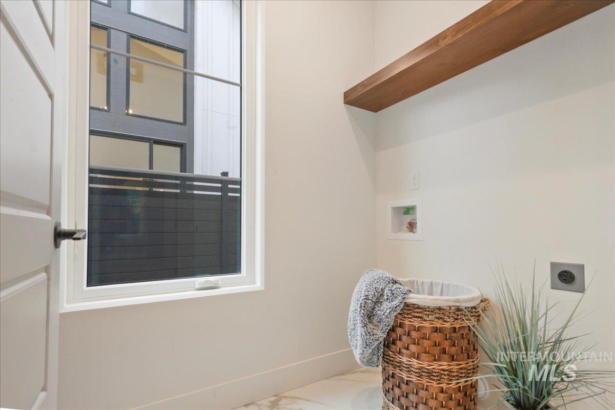 7633 W Lookout View Street, Meridian, Idaho 83646, 4 Bedrooms, 4 Bathrooms, Residential For Sale, Price $999,000,MLS 98971917