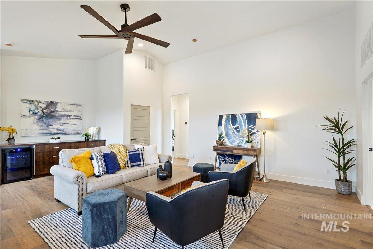 7633 W Lookout View Street, Meridian, Idaho 83646, 4 Bedrooms, 4 Bathrooms, Residential For Sale, Price $999,000,MLS 98971917