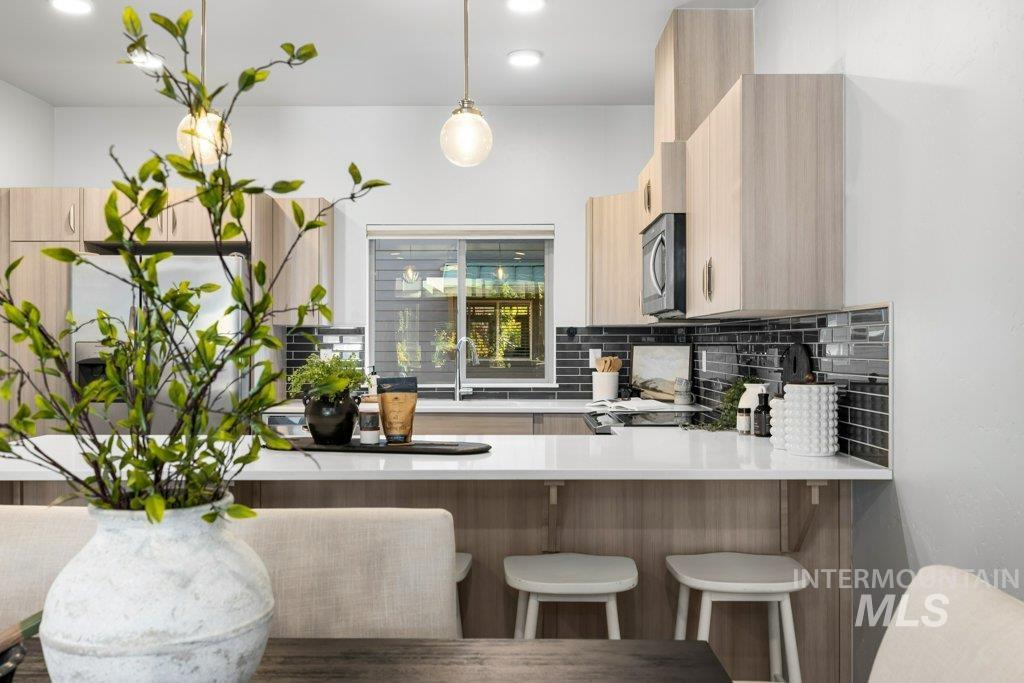 4218 N Freeride Ln, Garden City, Idaho 83714, 3 Bedrooms, 3.5 Bathrooms, Residential For Sale, Price $524,000,MLS 98971923