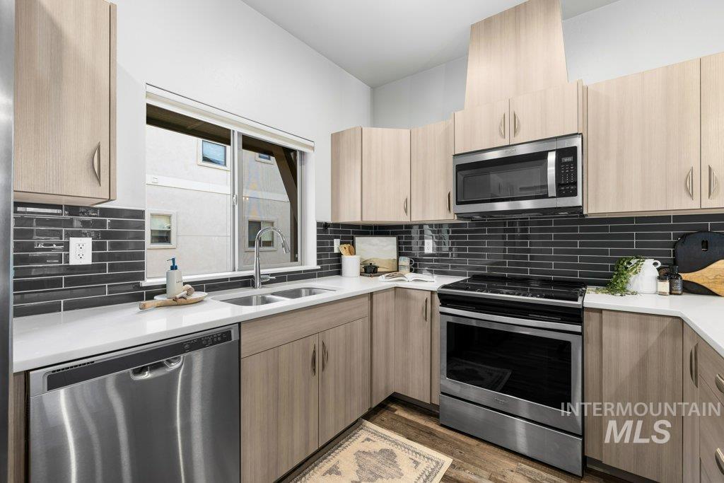 4218 N Freeride Ln, Garden City, Idaho 83714, 3 Bedrooms, 3.5 Bathrooms, Residential For Sale, Price $524,000,MLS 98971923