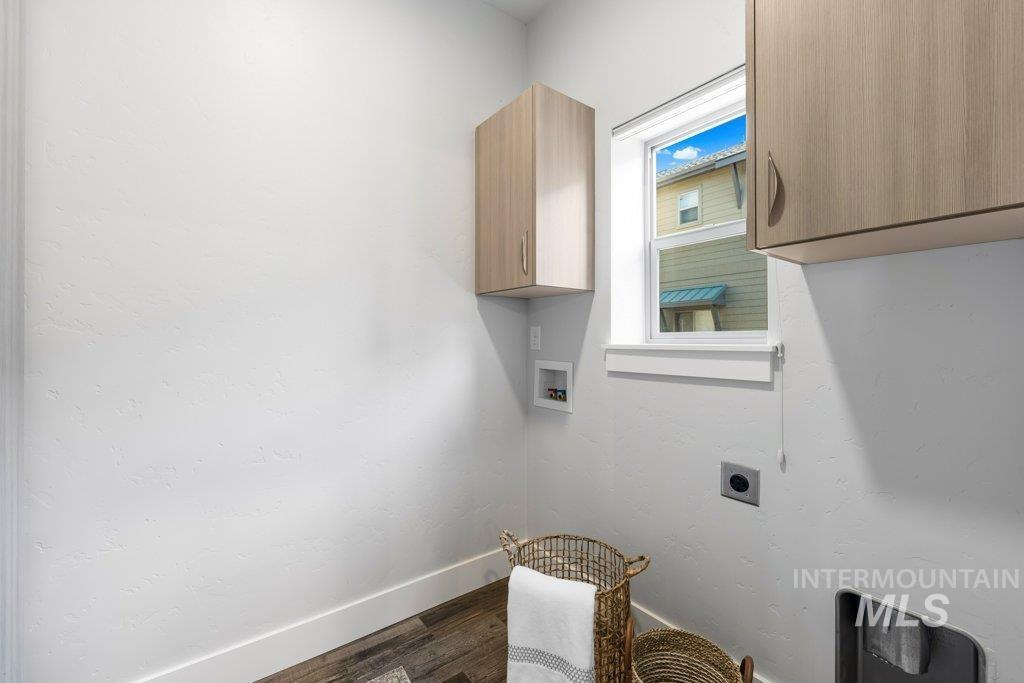 4218 N Freeride Ln, Garden City, Idaho 83714, 3 Bedrooms, 3.5 Bathrooms, Residential For Sale, Price $524,000,MLS 98971923