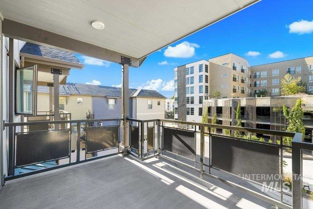 4218 N Freeride Ln, Garden City, Idaho 83714, 3 Bedrooms, 3.5 Bathrooms, Residential For Sale, Price $524,000,MLS 98971923