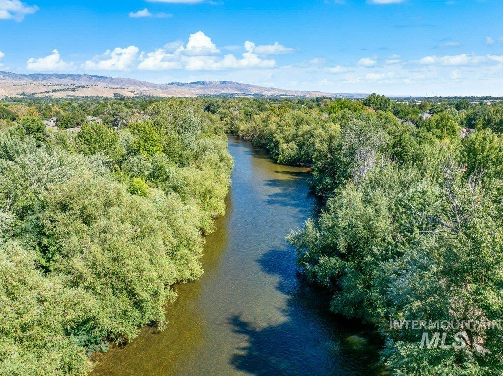 4218 N Freeride Ln, Garden City, Idaho 83714, 3 Bedrooms, 3.5 Bathrooms, Residential For Sale, Price $524,000,MLS 98971923