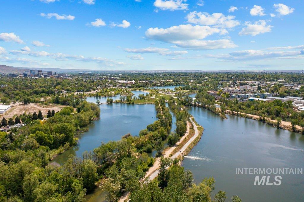 4218 N Freeride Ln, Garden City, Idaho 83714, 3 Bedrooms, 3.5 Bathrooms, Residential For Sale, Price $524,000,MLS 98971923