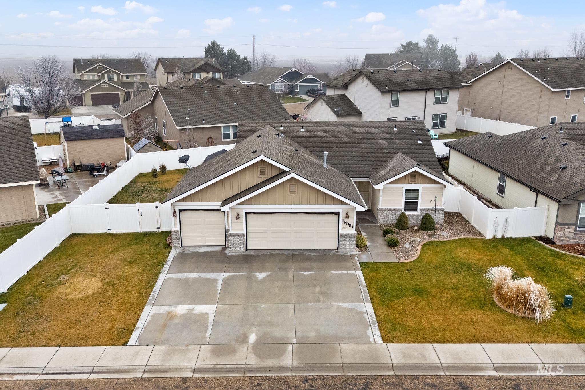 19081 Harley Way, Caldwell, Idaho 83605, 3 Bedrooms, 2 Bathrooms, Residential For Sale, Price $384,999,MLS 98971924