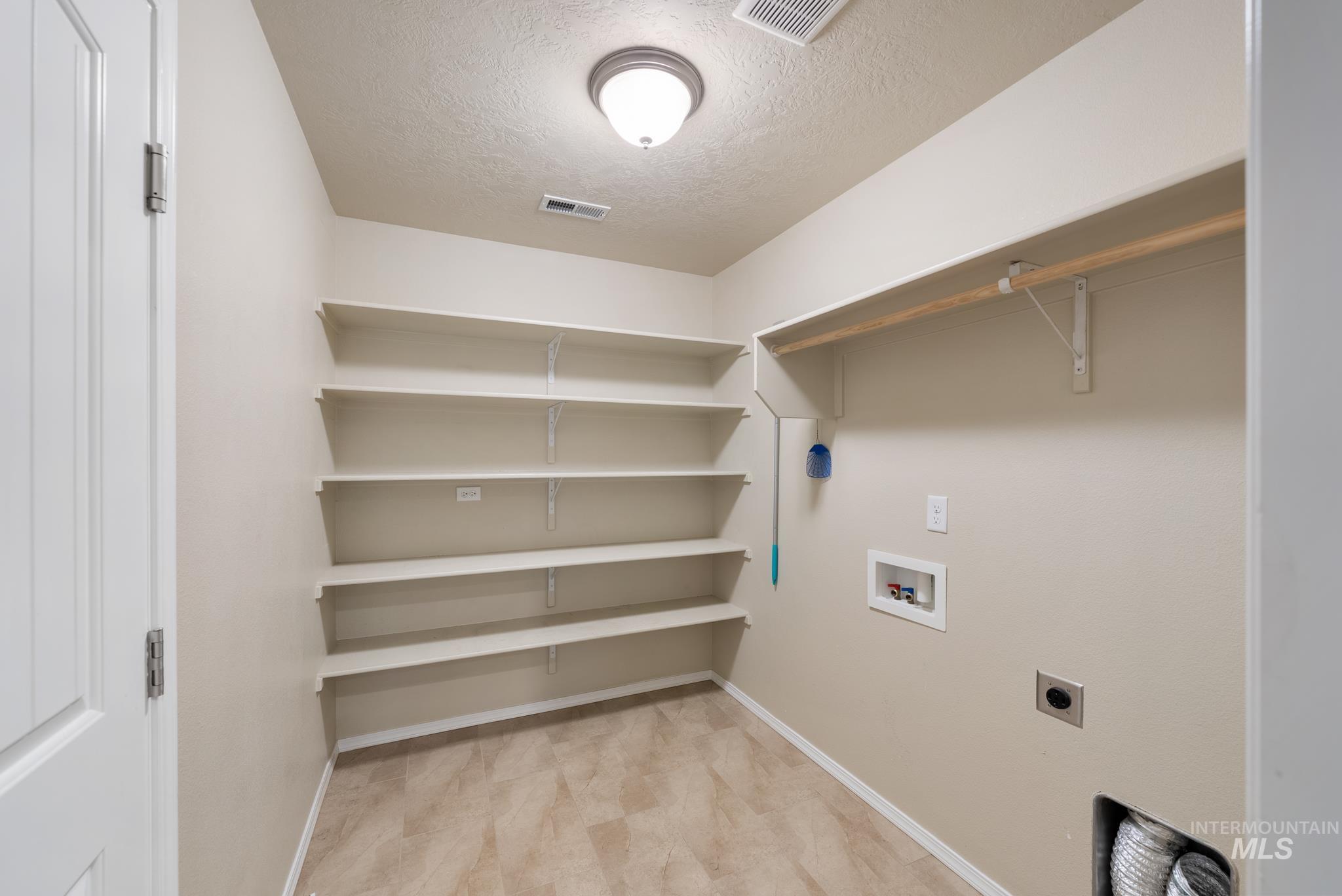 19081 Harley Way, Caldwell, Idaho 83605, 3 Bedrooms, 2 Bathrooms, Residential For Sale, Price $384,999,MLS 98971924