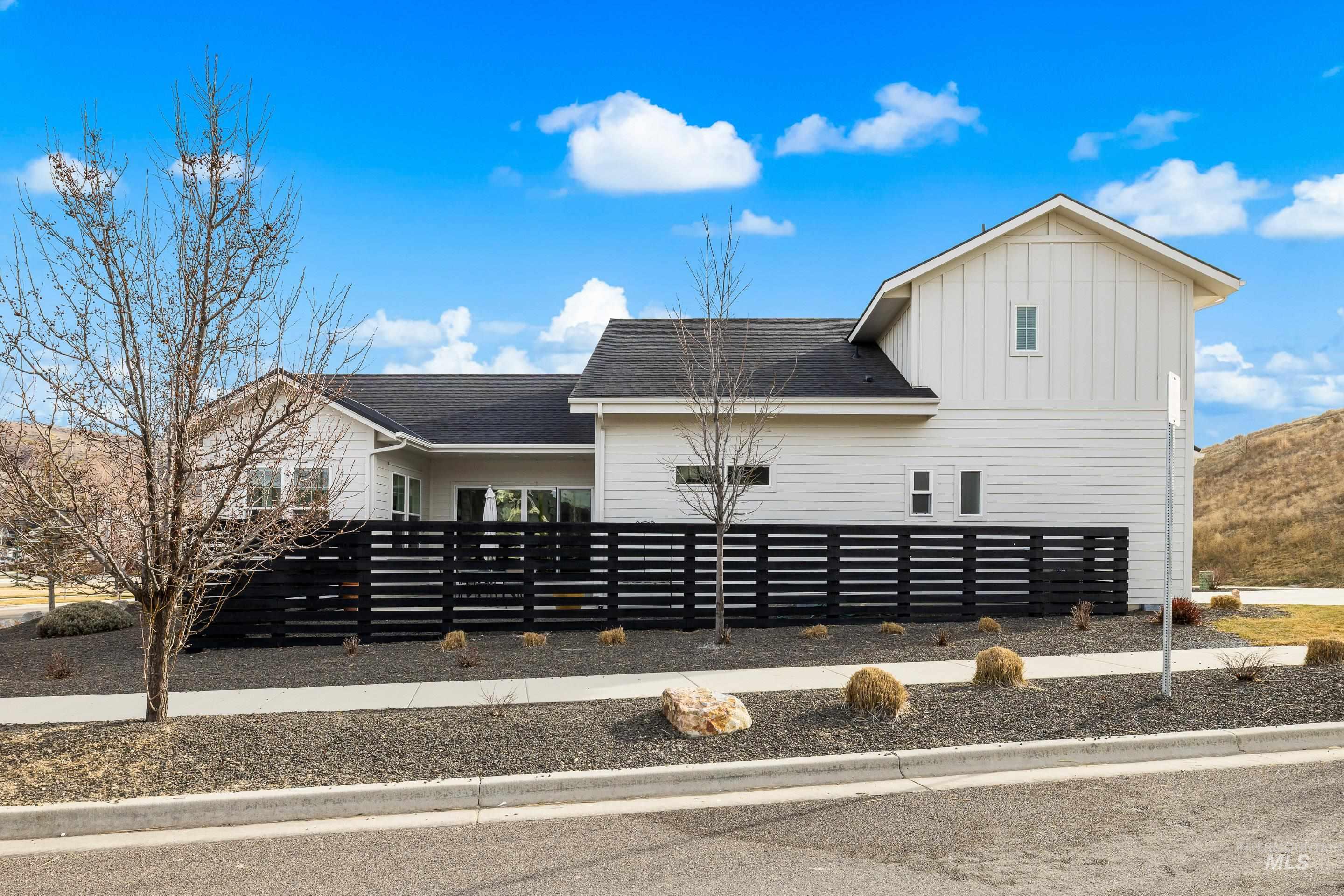 12010 N Horse Collar Way, Boise, Idaho 83714, 3 Bedrooms, 2.5 Bathrooms, Residential For Sale, Price $739,000,MLS 98971925