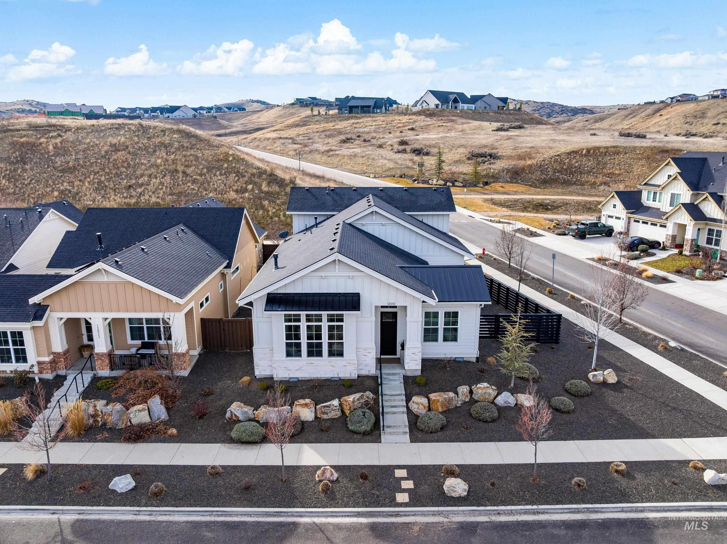 12010 N Horse Collar Way, Boise, Idaho 83714, 3 Bedrooms, 2.5 Bathrooms, Residential For Sale, Price $739,000,MLS 98971925