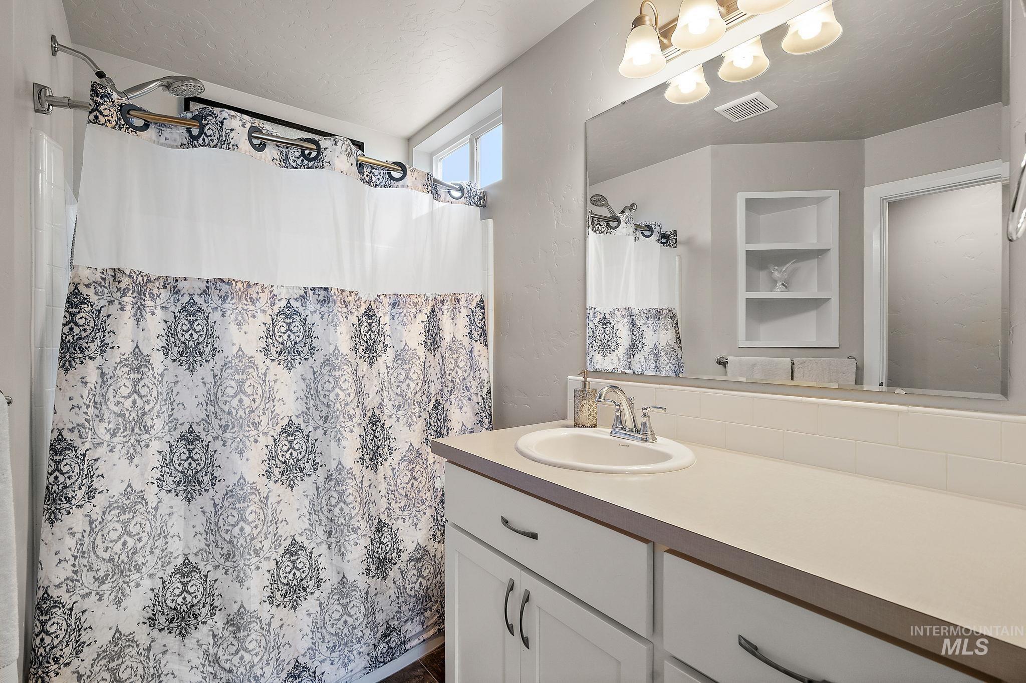 4725 N Mallorca Way, Meridian, Idaho 83646, 3 Bedrooms, 2 Bathrooms, Residential For Sale, Price $429,900,MLS 98971926