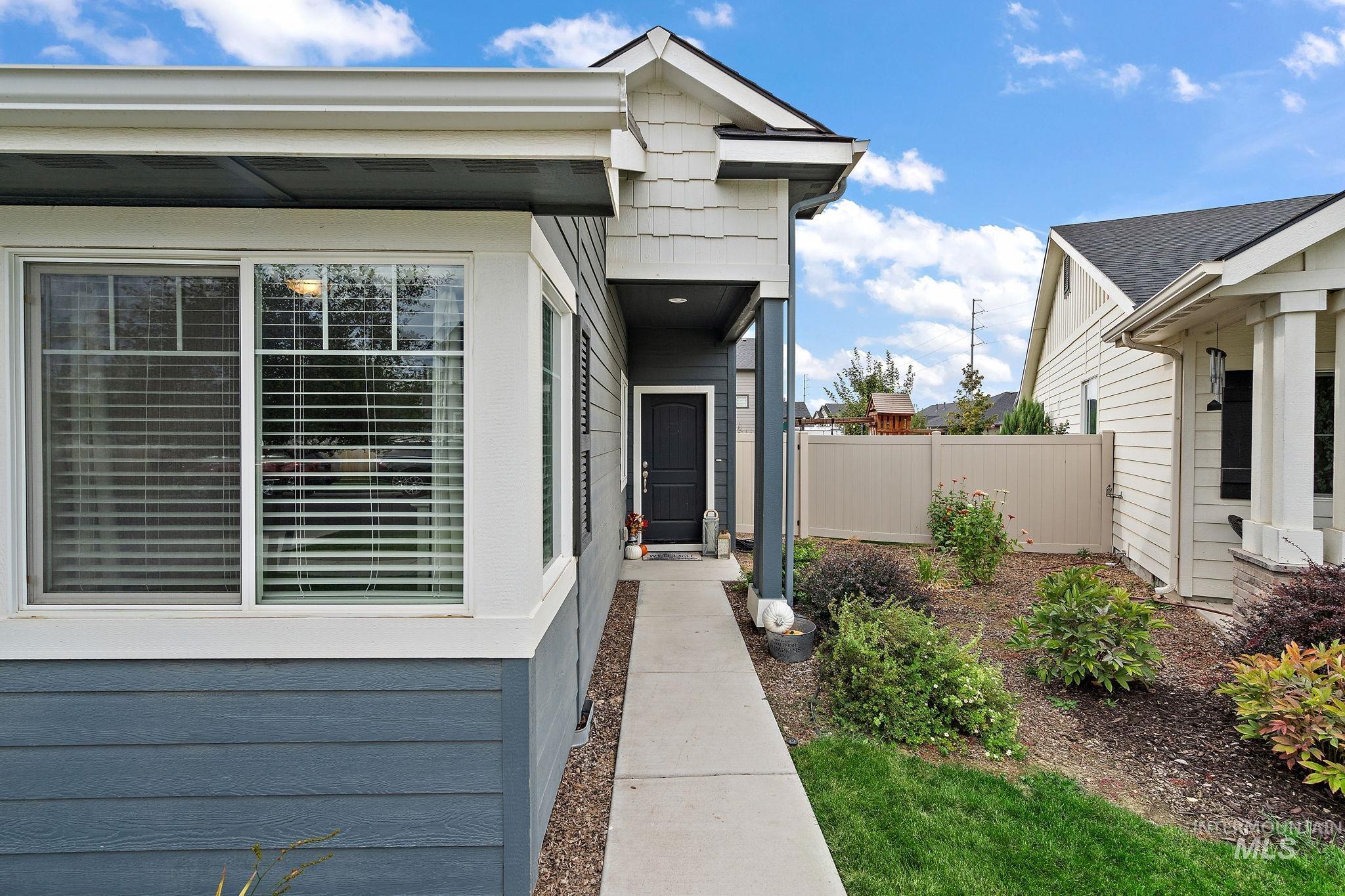 4725 N Mallorca Way, Meridian, Idaho 83646, 3 Bedrooms, 2 Bathrooms, Residential For Sale, Price $429,900,MLS 98971926