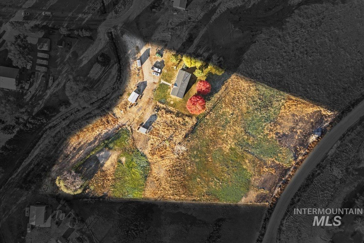 1762 E Canal Rd, Fruitland, Idaho 83619, 3 Bedrooms, 2 Bathrooms, Residential For Sale, Price $440,000,MLS 98971927