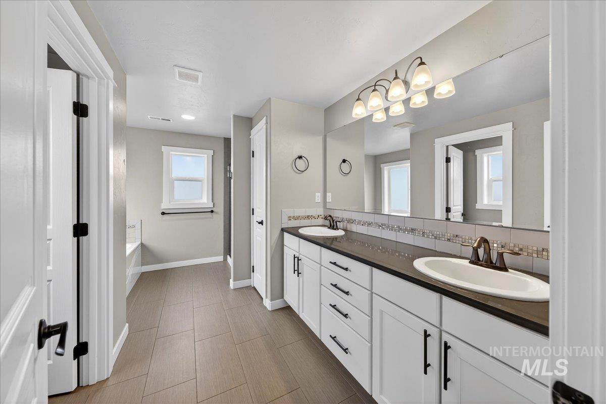 12200 W Oneida St, Boise, Idaho 83709, 4 Bedrooms, 3.5 Bathrooms, Residential For Sale, Price $560,000,MLS 98971931