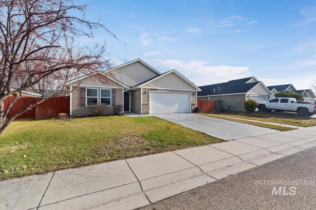 19398 Wooley Creek Ave, Caldwell, Idaho 83605, 3 Bedrooms, 2 Bathrooms, Residential For Sale, Price $379,900,MLS 98971933