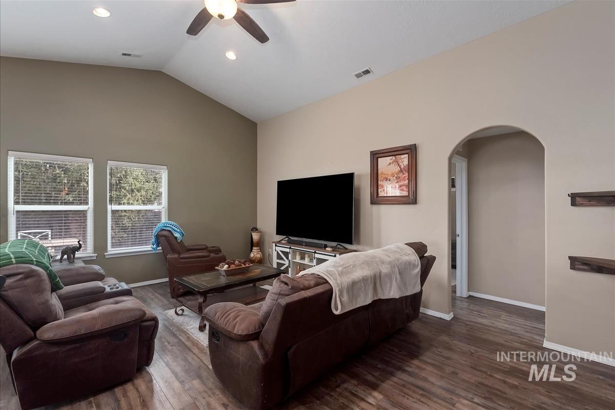 19398 Wooley Creek Ave, Caldwell, Idaho 83605, 3 Bedrooms, 2 Bathrooms, Residential For Sale, Price $379,900,MLS 98971933