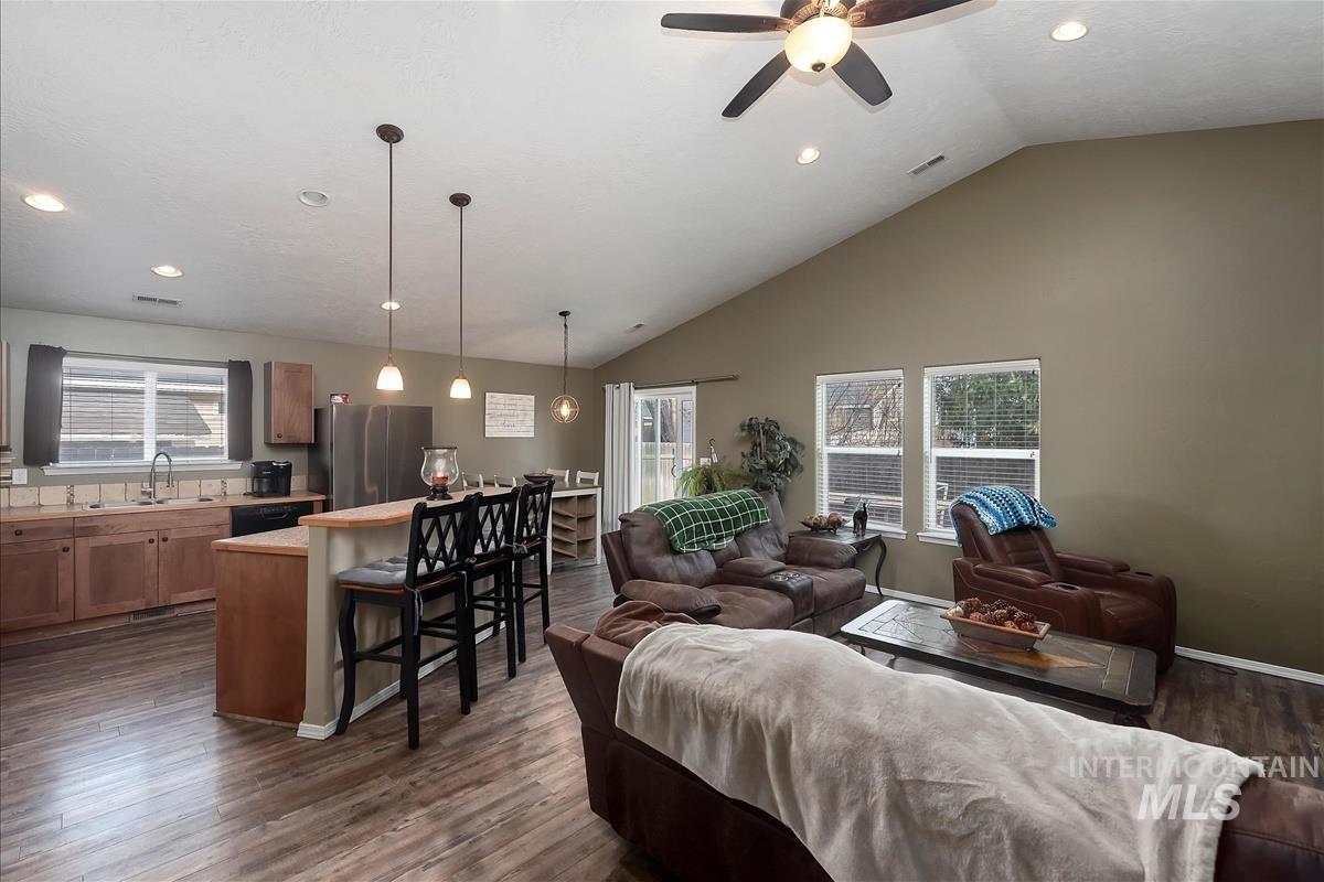 19398 Wooley Creek Ave, Caldwell, Idaho 83605, 3 Bedrooms, 2 Bathrooms, Residential For Sale, Price $379,900,MLS 98971933