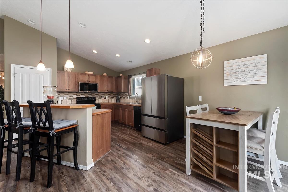 19398 Wooley Creek Ave, Caldwell, Idaho 83605, 3 Bedrooms, 2 Bathrooms, Residential For Sale, Price $379,900,MLS 98971933