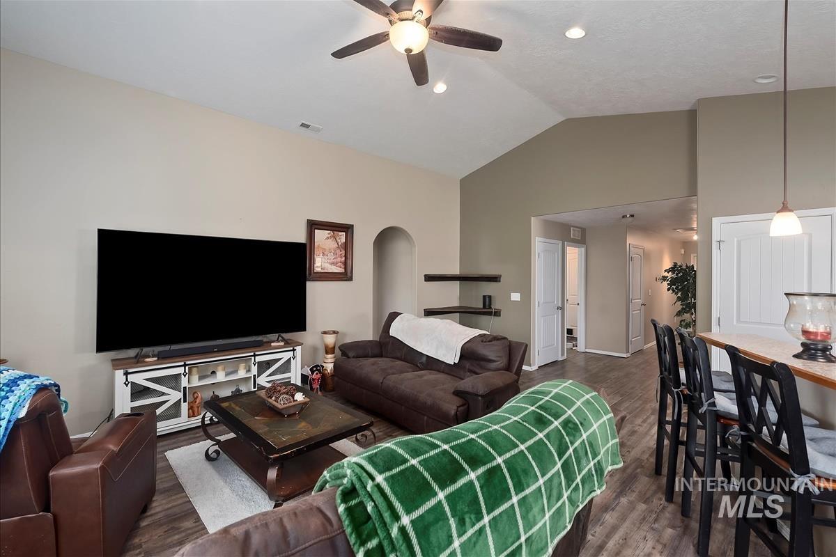 19398 Wooley Creek Ave, Caldwell, Idaho 83605, 3 Bedrooms, 2 Bathrooms, Residential For Sale, Price $379,900,MLS 98971933