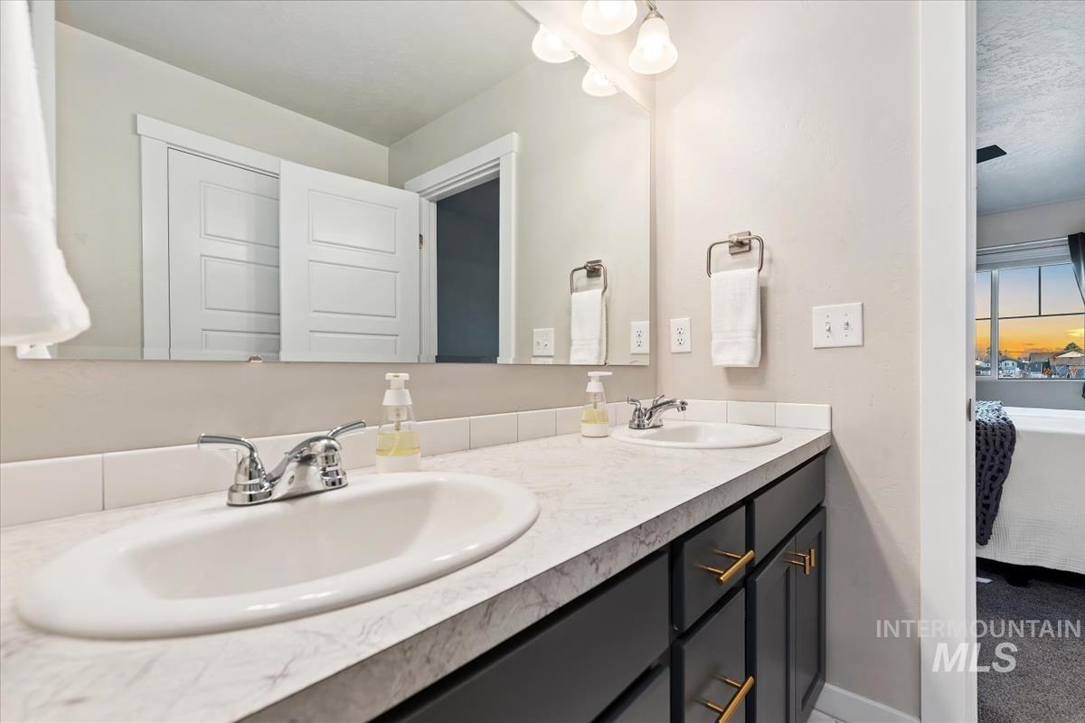 17443 N Owl Peak Ave, Nampa, Idaho 83687, 4 Bedrooms, 2.5 Bathrooms, Residential For Sale, Price $474,000,MLS 98971934