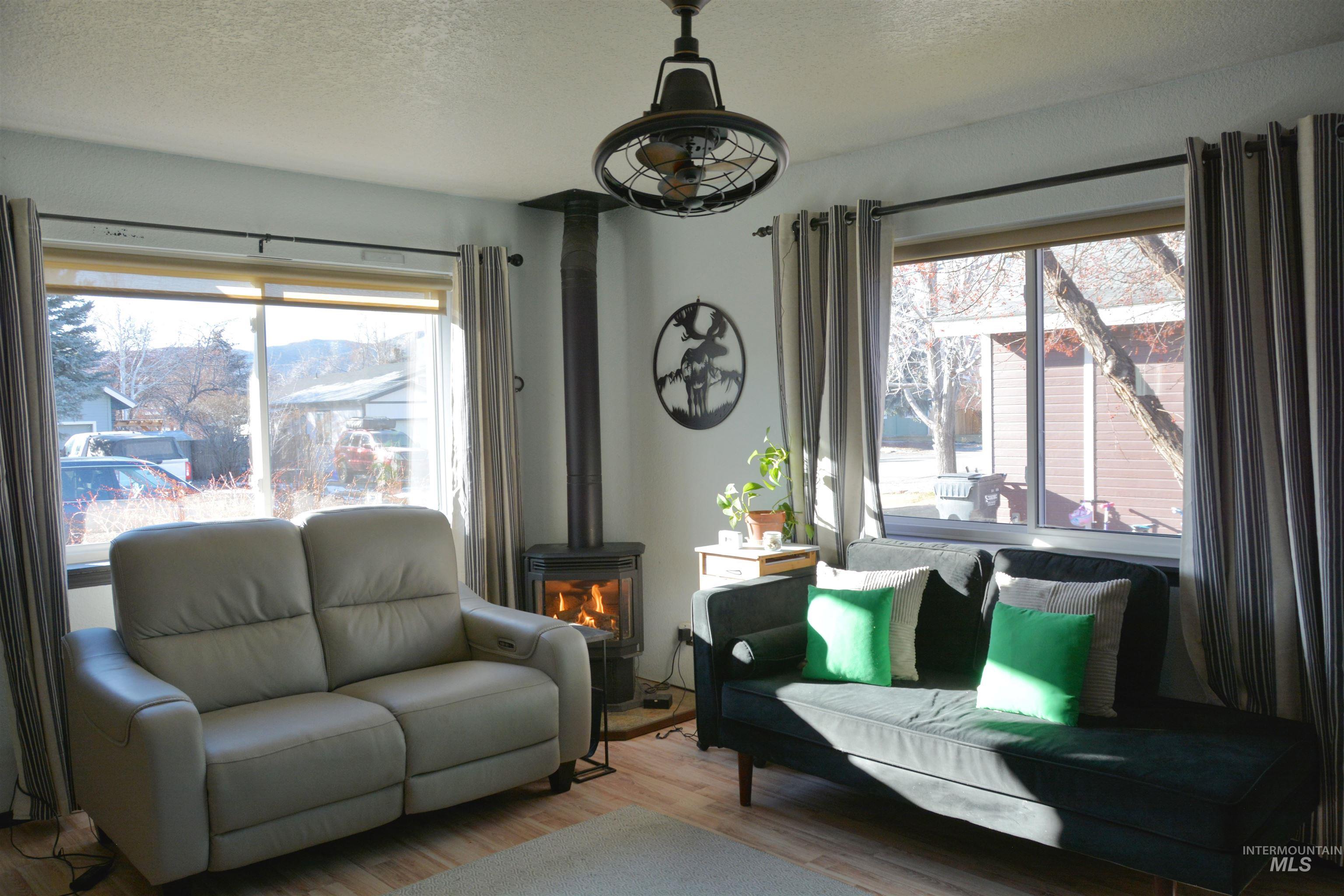 1011 Snowflake Drive, Hailey, Idaho 83333, 2 Bedrooms, 1 Bathroom, Residential For Sale, Price $479,000,MLS 98971935