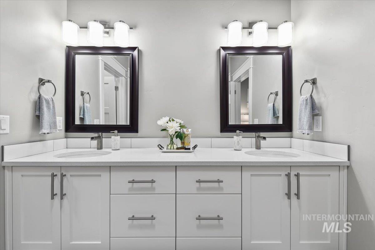 8797 E Hyacinth St., Nampa, Idaho 83687, 4 Bedrooms, 2.5 Bathrooms, Residential For Sale, Price $629,900,MLS 98971936